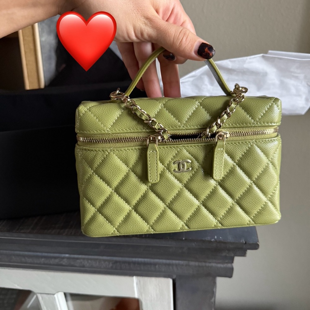 CHANEL Slim vanity in Olive NEW IN BOX - Picture 4 of 4